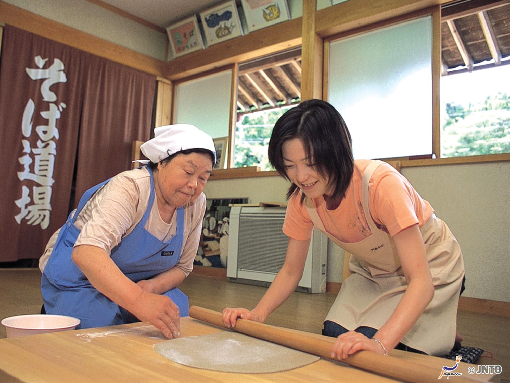 noodle-making_(c)JNTO